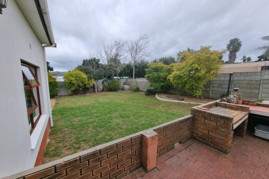To Let 3 Bedroom Property for Rent in Vredekloof Western Cape